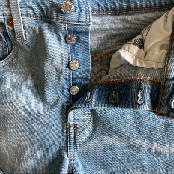 Levi's 501 Original Jive Nebula Bleached Tie-Dye Wash Raw Hem Button Fly Shorts - Picture 5 of 11